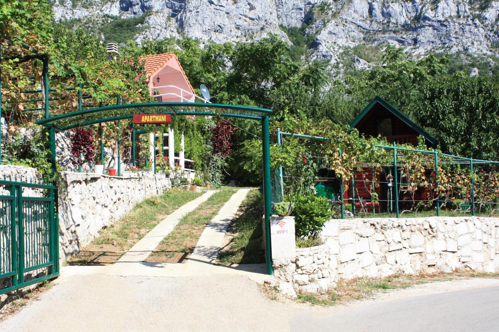 Holiday Village Ostrog Никшич Экстерьер фото